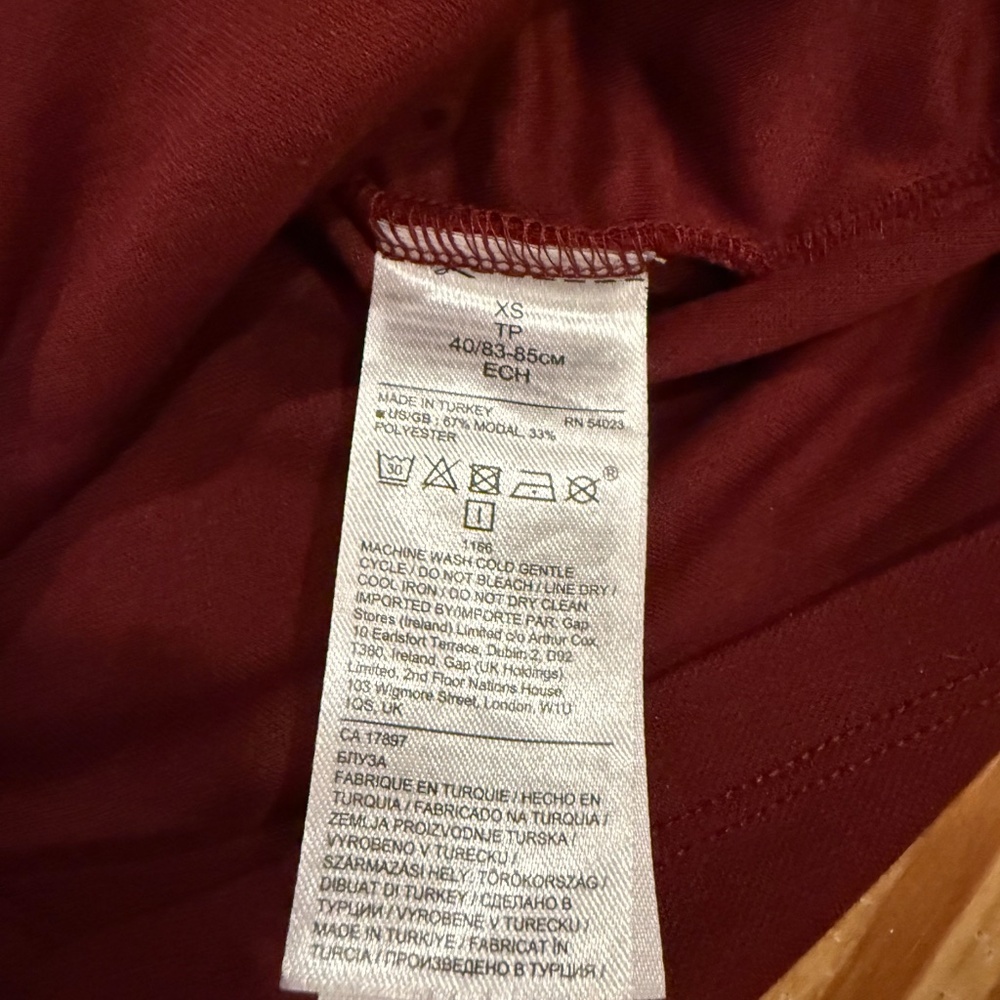 Banana Republic top, v neck, red size XS - Picture 5 of 7